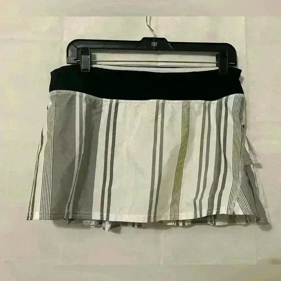 Lululemon Pace Setter‎ Skirt Black/White/Gray Striped, Size Possibly 8 (30 inch) - Picture 1 of 5